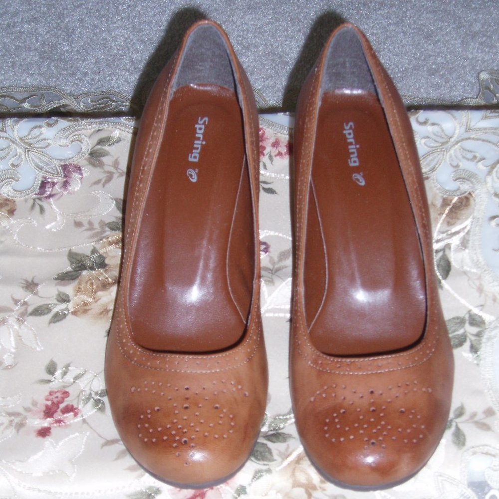 Cute Carmel Brown Color Leather Spring Shoes - Size 9 - European Size 40.